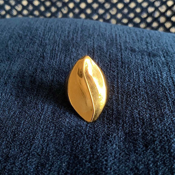 Ring - Picture 2 of 2